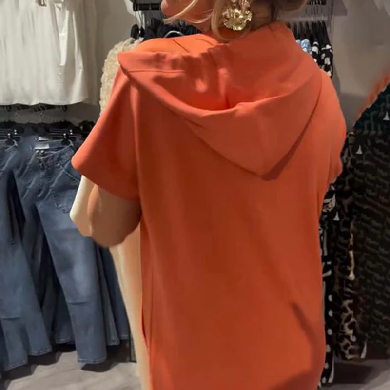Adonisa | Damenkleid mit kurzen Ärmeln und Kapuze
