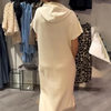 Adonisa | Damenkleid mit kurzen Ärmeln und Kapuze
