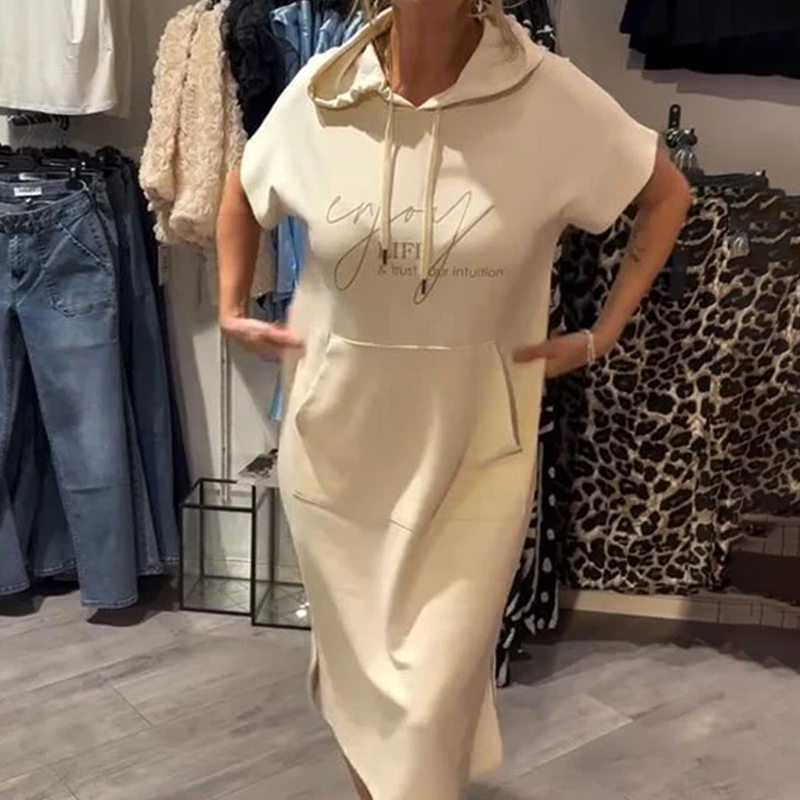 Adonisa | Damenkleid mit kurzen Ärmeln und Kapuze
