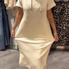 Adonisa | Damenkleid mit kurzen Ärmeln und Kapuze