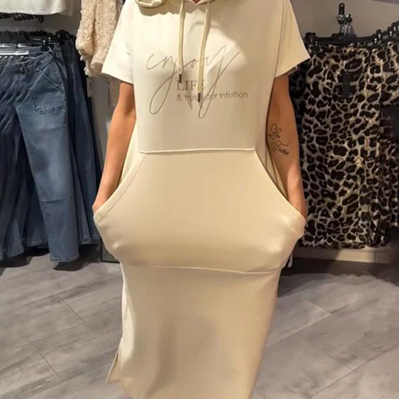 Adonisa | Damenkleid mit kurzen Ärmeln und Kapuze